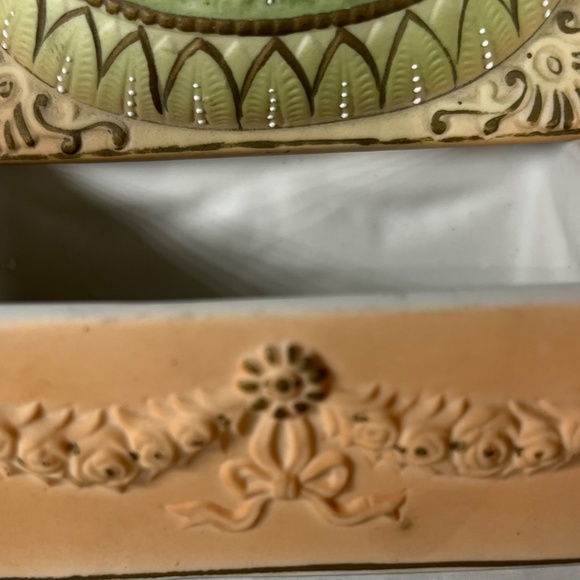 Previously Owned Vintage Morirama  Porcelain Cherub Joint Box (Occupied Japan) - Picture 2 of 4